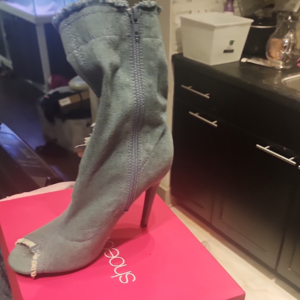 Stylish Blue Heeled Boots